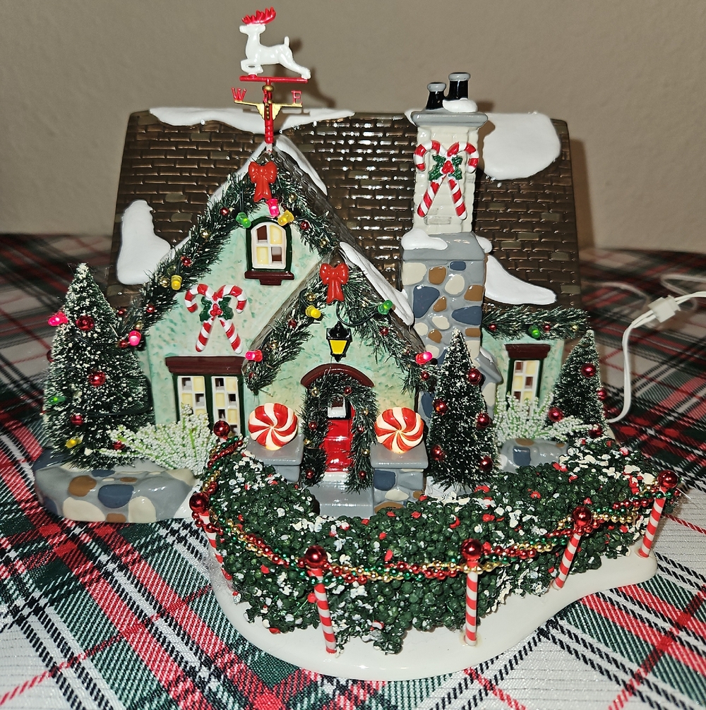 Department 56 "The Peppermint House" Snow Village Holiday Decor - Picture 4 of 13